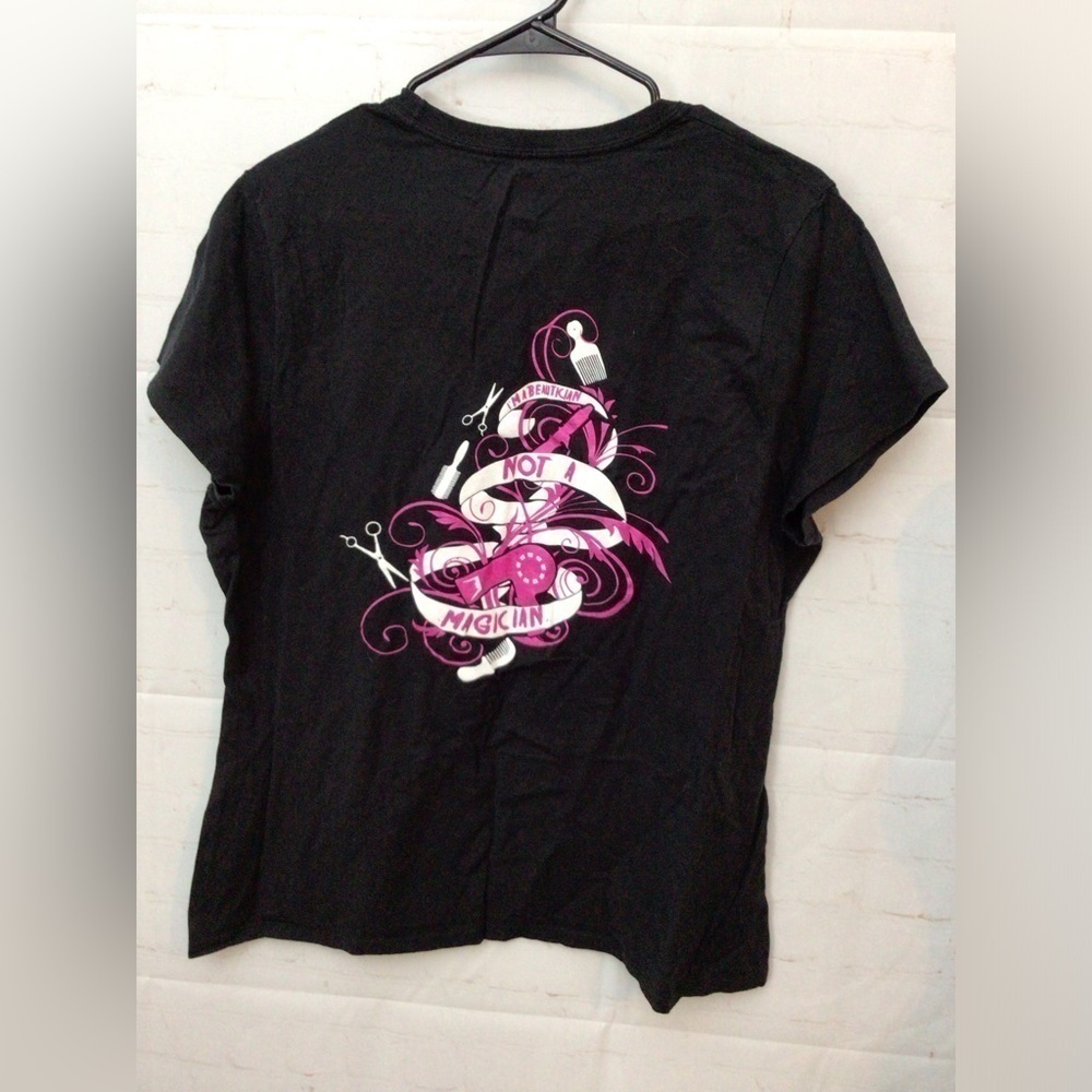 “I’m a Beautician not a Magician” hairstylist TShirt xl (0136)